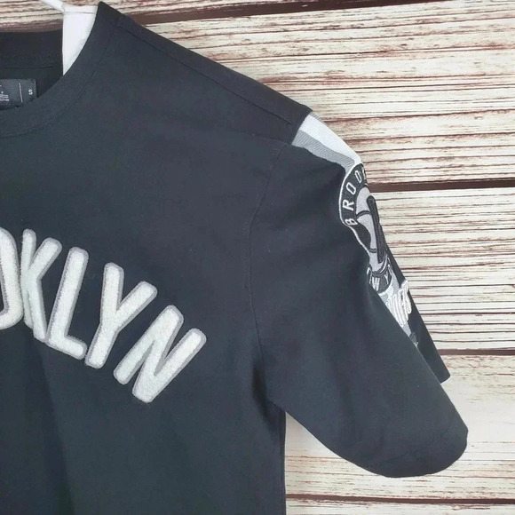 Pro Standard Brooklyn Nets NBA Men's Small #11 Kyrie Irving Playoffs Tee T-Shirt - Picture 5 of 12